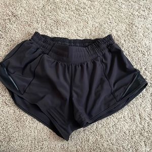 Lululemon hotty hot shorts black and 2.5 in